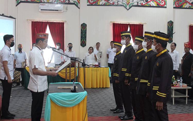Lantik Lima Damang, Bupati Murung Raya Minta Maksimalkan Tupoksi