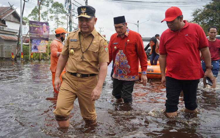 Pj Bupati Kobar: Fokus Tangani Korban Banjir dan Pastikan Cepatnya Pendistribusian Bantuan