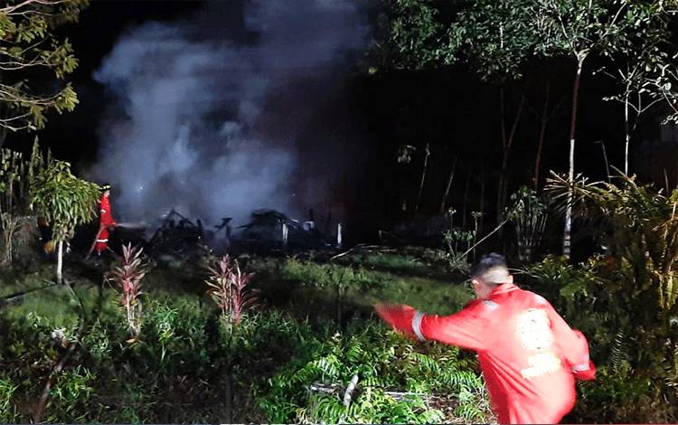 Diduga Arus Pendek Listrik, Rumah Warga Jalan Tjilik Riwut Km 14 Palangka Raya Terbakar