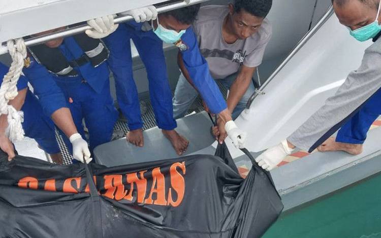 Polisi Evakuasi Mayat Tanpa Identitas di Perairan Batam