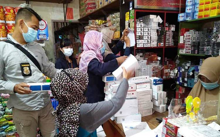 Pemilik Apotek : Siapa yang Tanggung Kerugian Kami?