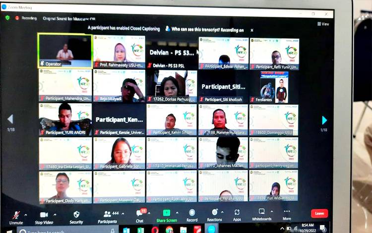 Peserta The 2nd ICNRSD 2022 yang mengikuti kegiatan melalui zoom meeting.(FOTO: TESTI PRISCILLA)