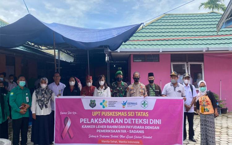 Bantu Masyarakat Pulau Petak Deteksi Dini Kondisi Kesehatan Lewat Pemeriksaan IVA dan SADANIS