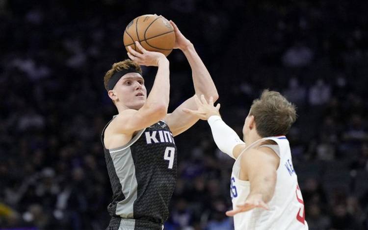 Kings Bangkit dari Defisit 15 Poin untuk Kalahkan Tuan Rumah Hornets