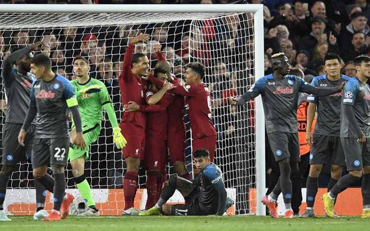 Liverpool Akhiri Fase Grup dengan Kemenangan 2-0 atas Napoli