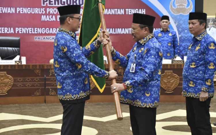 Sekretaris Daerah (Sekda) Kalimantan Tengah (Kalteng), Nuryakin saat bersama Ketua Dewan Pengurus Nasional Korpri Zudan Arif Fakrulloh. (FOTO: IST)