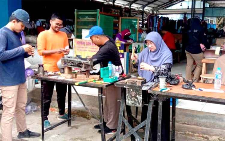 Alat Timbang Pedagang Pasar Bebas Banjir Ditera Ulang