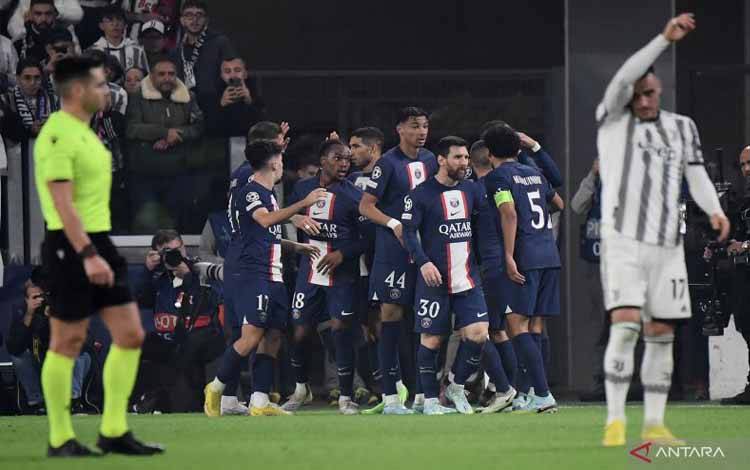 Para pemain PSG melakukan selebrasi setelah Mbappe mencetak gol dalam pertandingan Grup H Liga Champions di Stadion Juventus pada 3 November 2022. ANTARA/AFP/FILIPPO MONTEFORTE