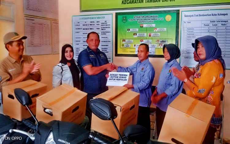 Anggota DPRD Kapuas Ini Bantu Sektor Pertanian di Tamban Catur