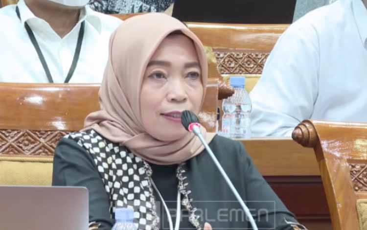Pelaksana Tugas Dirjen Guru dan Tenaga Kependidikan Kemendikbudristek Nunuk Suryani dalam rapat kerja dengan Komisi X DPR di Jakarta, Kamis (3/11/2022). (ANTARA/Indriani)