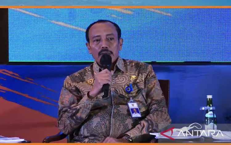 Direktur Transportasi Sungai, Danau, dan Penyeberangan Ditjen Perhubungan Darat, Junaidi dalam Forum Diskusi Transportasi "Kolaborasi Stakeholder Mendukung Kelancaran, Keamanan, Keselamatan Layanan Angkutan Penyeberangan Periode Angkutan Natal dan Tahun Baru 2023" yang diselenggarakan di Jakarta, Kamis (3/11/2022). (Adimas Raditya)