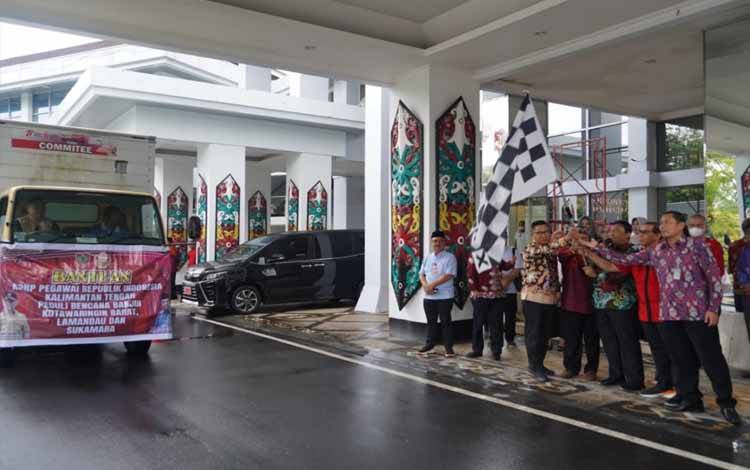 Pelepasan Bantuan Sosial DPP Korpri untuk Koban Banjir di Kalteng di Halaman Kantor Gubernur Kalteng, Jumat 4 November 2022. (FOTO: IST)