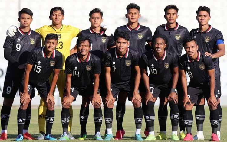 Para pemain sebelas pertama tim nasional U-20 Indonesia pada laga uji coba kontra timnas U-20 Turki di Manavgat Ataturk, Antalya, Turki, Rabu (26/10/2022). (ANTARA/Twitter/@PSSI)