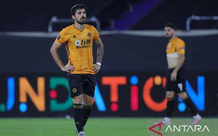 Neves Soroti Lini Pertahanan Wolves Ketika Ditekuk Brighton 2-3