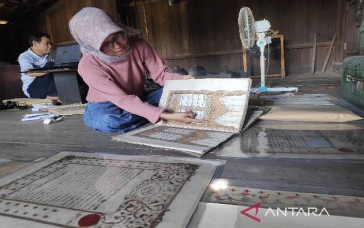 BRIN Digitalisasi Manuskrip Naskah Kerajaan Kotawaringin