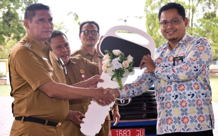 Pemkab Kobar Terima Bantuan Mobil Operasional Pelayanan KB
