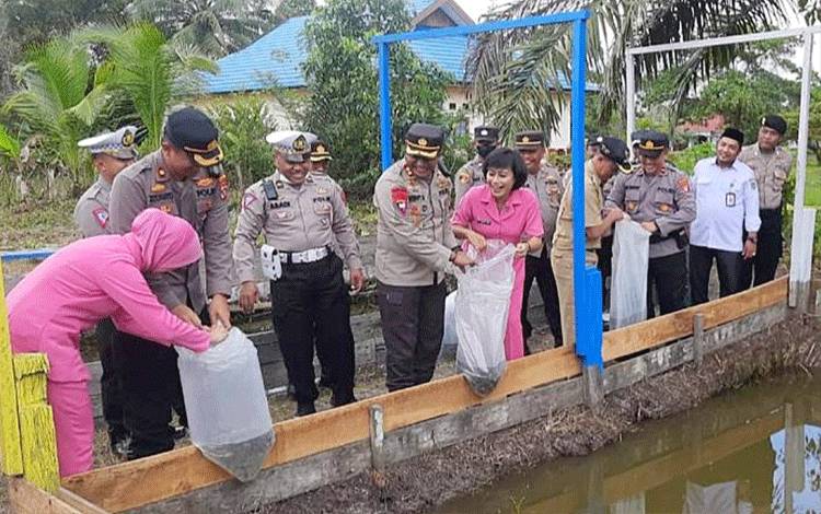 Kapolres Barito Timur Ajak Masyarakat Manfaatkan Pekarangan untuk Ketahanan Pangan