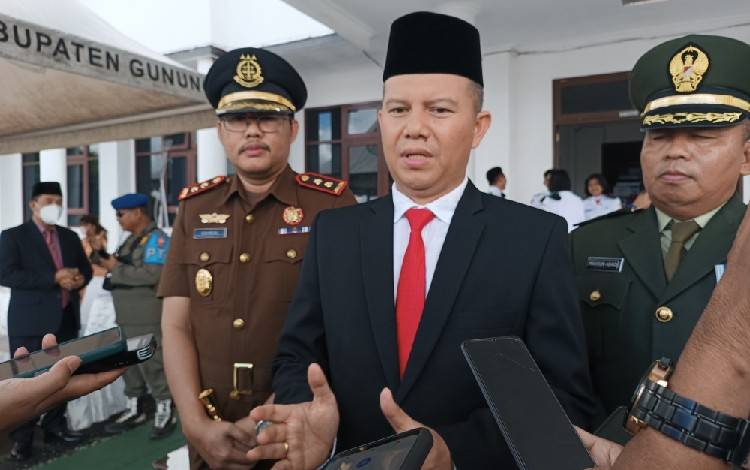 Bupati Gunung Mas Bacakan Amanat Menteri Sosial di Upacara Peringatan Hari Pahlawan