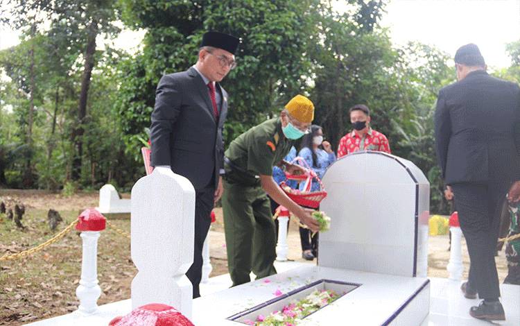 Upacara Ziarah Makam Pahlawan yang digelar pemkab Pulpis dalam memperingati hari pahlawan ke 77, Kamis (10/11/2022)