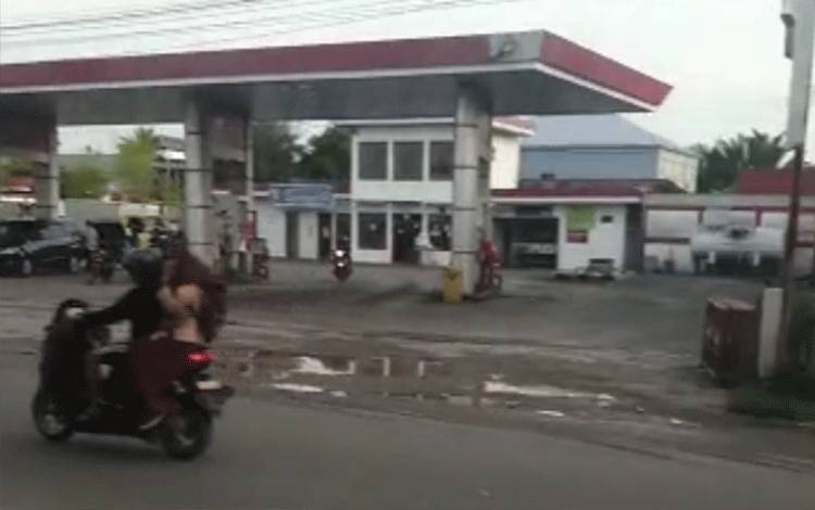 Saling Ejek, 2 Pria Berkelahi di Dekat SPBU Jalan Pelita Sampit