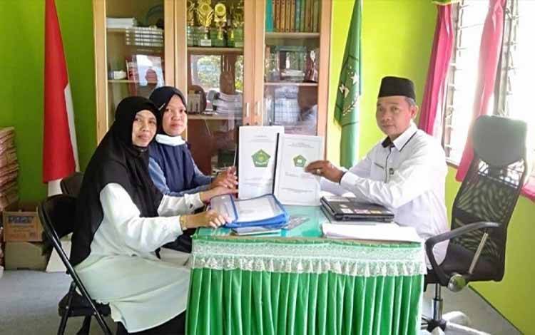 Kepala KUA Selat Motivasi Penyuluh Terus Kembangkan Kompetensi