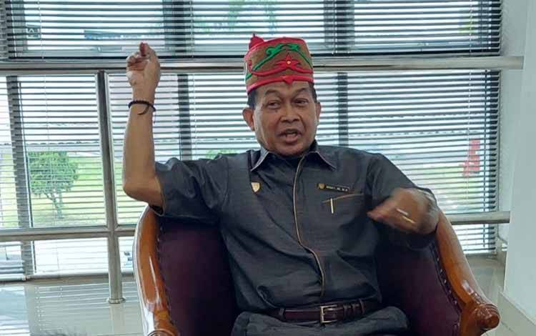 Anggota DPRD Kalteng, Henry. (FOTO: DONNY D)