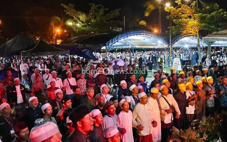 Masyarakat Gunung Mas Rela Kehujanan Saat Ikuti Tablig Akbar Doa Bersama untuk Negeri