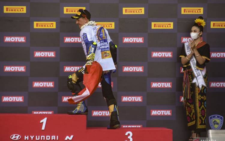 Aegerter Sempurnakan Gelar Juara WSSP dengan Podium Pertama di Race 2