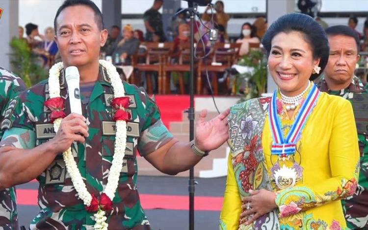 Tangkapan layar - Panglima TNI Jenderal TNI Andika Perkasa bersama istri, Hetty Andika Perkasa. ANTARA/Boyke Ledy Watra