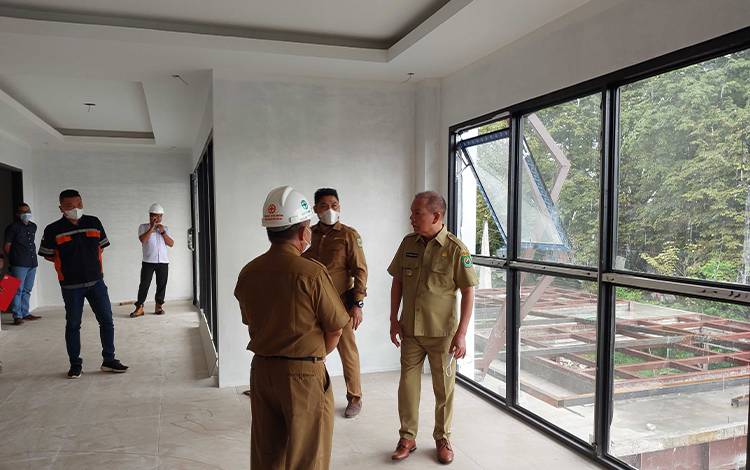Bupati Kapuas Monitoring Pembangunan Rumah Jabatan