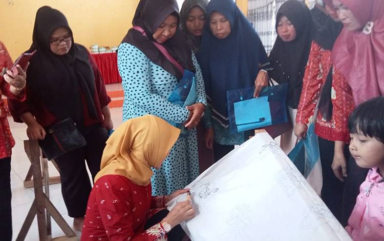 Pelatihan Membatik di Sukamara Diharapkan Lahirkan Pembatik Handal