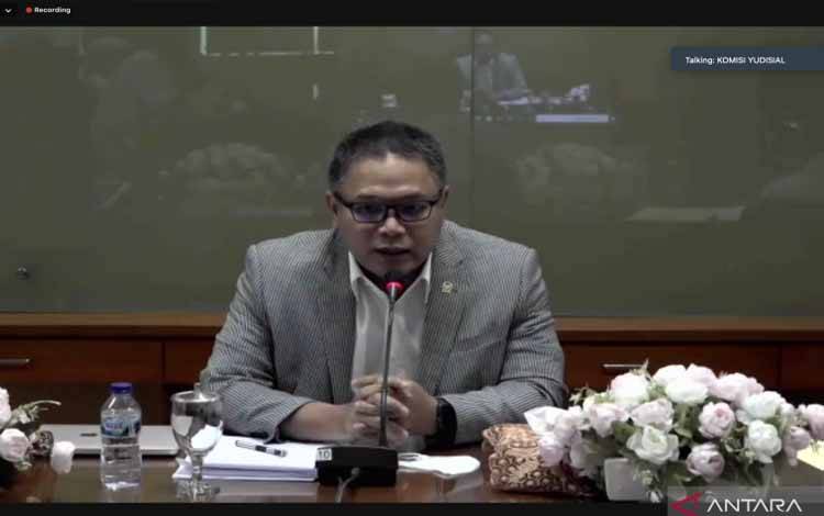 Ketua Bidang Sumber Daya Manusia, Advokasi, Hukum, Penelitian, dan Pengembangan Komisi Yudisial (KY) Binziad Kadafi memberikan keterangan kepada wartawan melalui platform Zoom Meeting, dipantau dari Jakarta, Senin (14-11-2022). ANTARA/Putu Indah Savitri