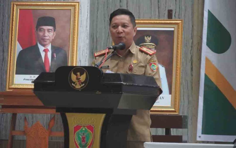 Sahli Gubernur Bidang KSDM Suhaemi saat membacakan sambutan Sekda di Aula Kantor Bappedalitbang Provinsi Kalteng, Selasa, 15 November 2022. (FOTO: IST)