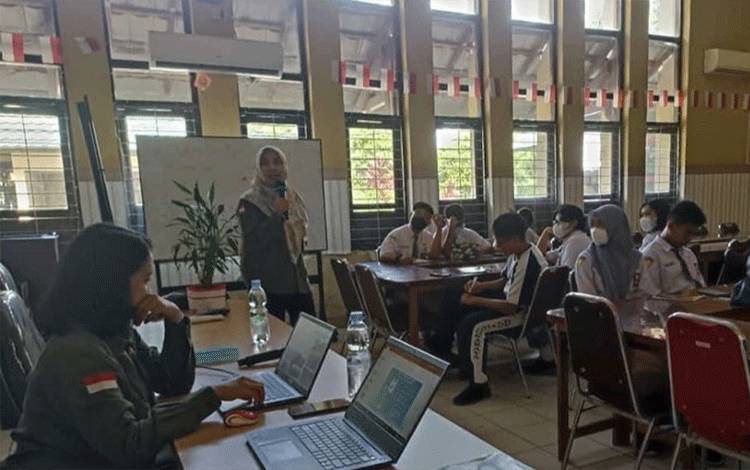 Pelajar SMAN 1 Palangka Raya Diajarkan Kelola Sampah dengan Bijak