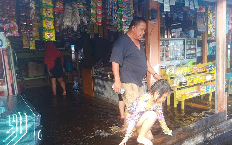 Sudah 2 Hari, Banjir Rendam Permukiman Warga Jalan Mendawai Induk Palangka Raya