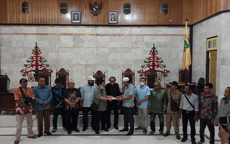 Ini 4 Poin Hasil RDP Komisi II DPRD Kapuas dengan 2 PBS dan Pihak Terkait