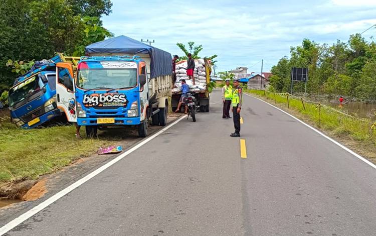 Mobilitas Sempat Terhambat, Banjir di Ruas Jalan Palangka Raya - Buntok Desa Muroi Kembali Normal