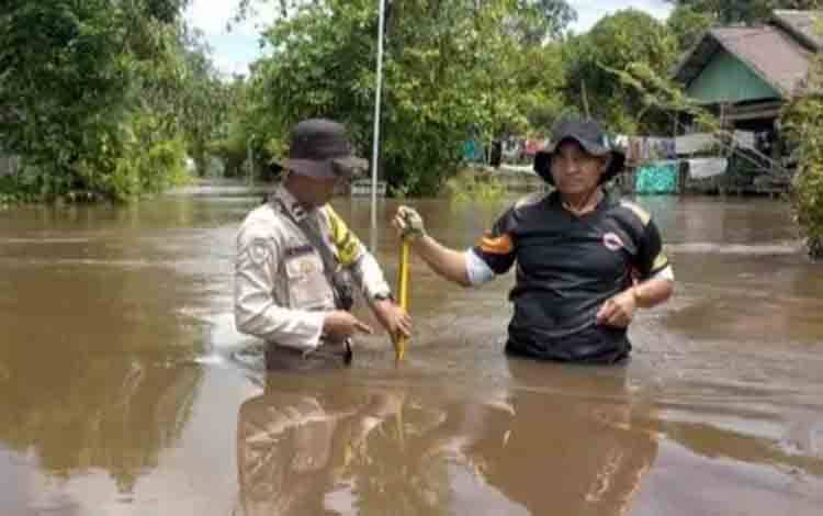 Banjir Kelurahan Marang Capai Pinggang Orang Dewasa