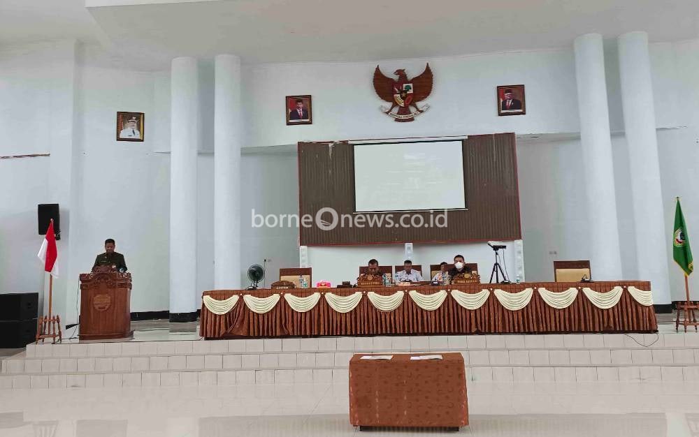 Sekda Sampaikan Jawaban Bupati Seruyan Terhadap Pemandangan Umum Fraksi