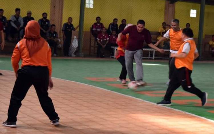 Momen Peringatan HUT ke 51 KORPRI, Pemkab Kobar Gelar Turnamen Futsal Antar SKPD