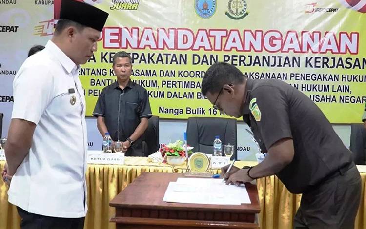 Kejari dan Pemkab Lamandau Teken MoU Bidang Datun