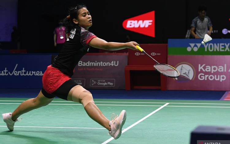 Arsip - Pebulu tangkis tunggal putri Indonesia Gregoria Mariska Tunjung mengembalikan kok ke arah pebulu tangkis tunggal putri Thailand Phittayaporn Chaiwan dalam babak 32 besar Indonesia Open 2022 di Istora Senayan, Jakarta, Rabu (15/6/2022). FOTO/Sigid Kurniawan/aww.