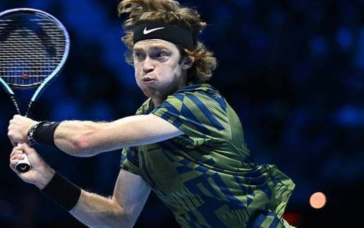 Rublev Singkirkan Tsitsipas untuk Bertemu Ruud di Semifinal ATP Finals