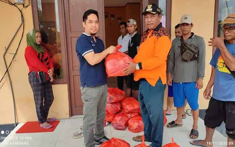 Bantuan Sembako dari Gubernur Kalteng untuk Warga Terdampak Banjir di Katingan Disalurkan