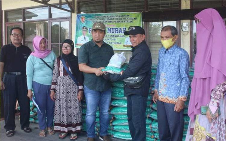 Diskop UMKM dan Industri Katingan Adakan Pasar Murah di Baun Bango