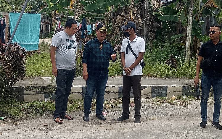 Tinjau Jalan Rusak, Bupati Kotim Targetkan Januari 2023 Sudah Mulus