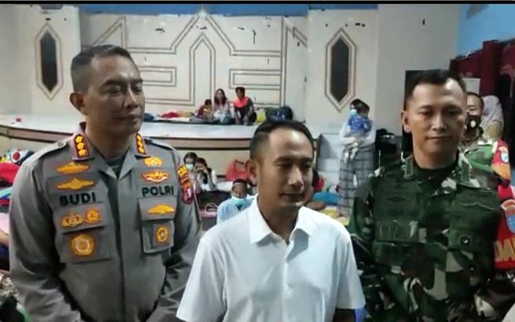 Wali Kota Palangka Raya Kunjungi Posko Pengungsian Banjir dan Pastikan Kebutuhan Pengungsi Terpenuhi
