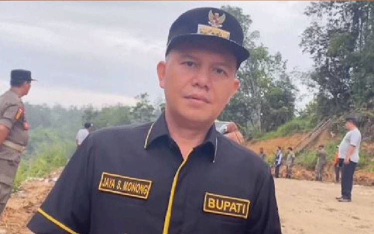 Bupati Gunung Mas Ingatkan Truk PBS untuk Sementara Tidak Melintasi Jalan Palangka Raya-Kuala Kurun
