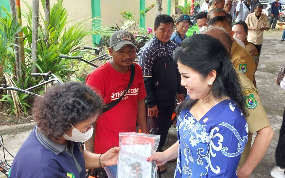 Kelompok Tani di Kapuas Ini Bersyukur Terima Bantuan Alsintan akan Meringankan Pekerjaan Petani
