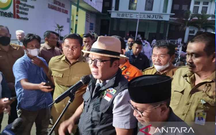 Gubernur Jawa Barat Ridwan Kamil saat konferensi pers di RSUD Cianjur, Kabupaten Cianjur, Jawa Barat, Senin (21/11/2022). (ANTARA/Bagus Ahmad Rizaldi)